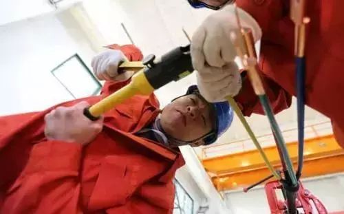 你認(rèn)為配電箱系統(tǒng)圖怎么樣？圖片中的符號(hào)是什么意思？