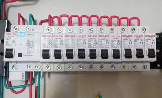 家庭配電箱分配如何合理?這種裝置確保你的家在50年內(nèi)不會被絆倒。