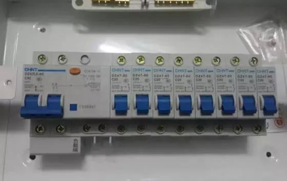 家庭配電箱分配如何合理?這種裝置確保你的家在50年內(nèi)不會被絆倒。
